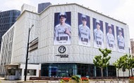 世界杯倒计时，普陀虎牙上海竞演中心上演“指尖绿茵”